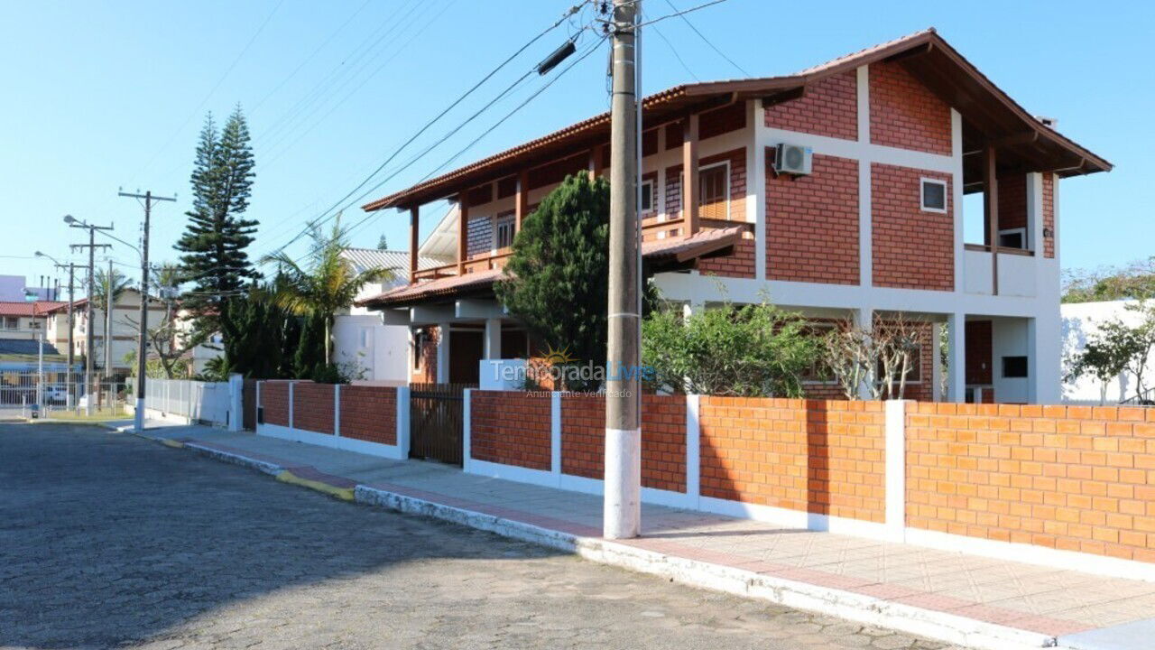 Casa para aluguel de temporada em Florianopolis (Praia dos Ingleses)