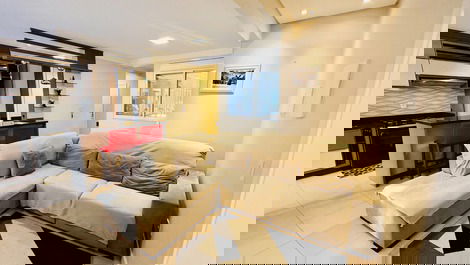 Luxurious apartment with 3 bedrooms, swimming pool, games room 200m from the sea.