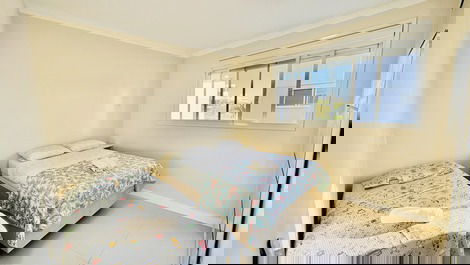 Luxurious apartment with 3 bedrooms, swimming pool, games room 200m from the sea.