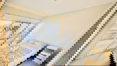 Luxurious apartment with 3 bedrooms, swimming pool, games room 200m from the sea.