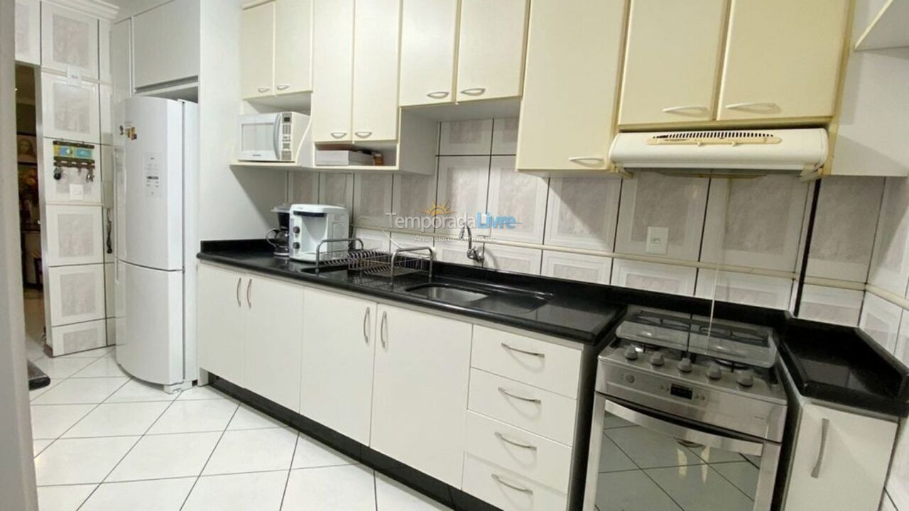 Apartamento para aluguel de temporada em Bombinhas (Praia de Bombas)