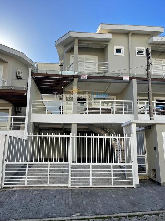 House for vacation rental in Bombinhas (Praia de Bombas)