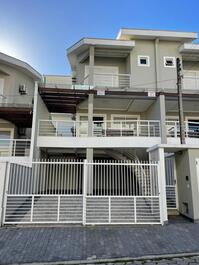 3 BEDROOM HOUSE, 1 SUITES BOMBAS-BOMBINHAS/SC