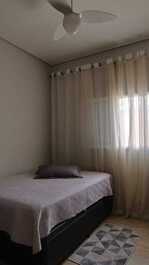 Quarto azul - beliche cama de casal 