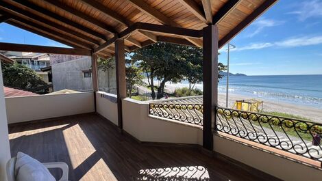 😍 Beautiful Beachfront House in Bombas – Bombinhas/SC 🌊