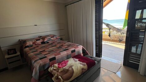 😍 Beautiful Beachfront House in Bombas – Bombinhas/SC 🌊