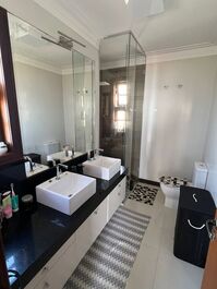 😍 Beautiful Beachfront House in Bombas – Bombinhas/SC 🌊