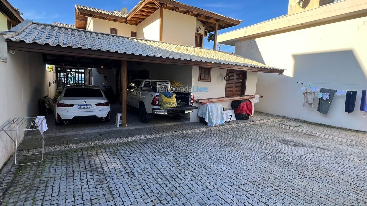 House for vacation rental in Bombinhas (Praia de Bombas)