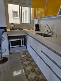 Excelente apto com 02 dormitórios, sendo 1 suíte, 3 ar-cond, piscina.