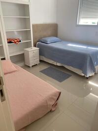 Excelente apto com 02 dormitórios, sendo 1 suíte, 3 ar-cond, piscina.