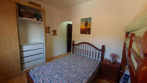 Beautiful, renovated and decorated house 80m from Martim de Sá beach.