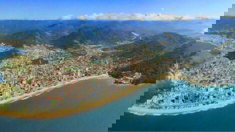 Beautiful, renovated and decorated house 80m from Martim de Sá beach.