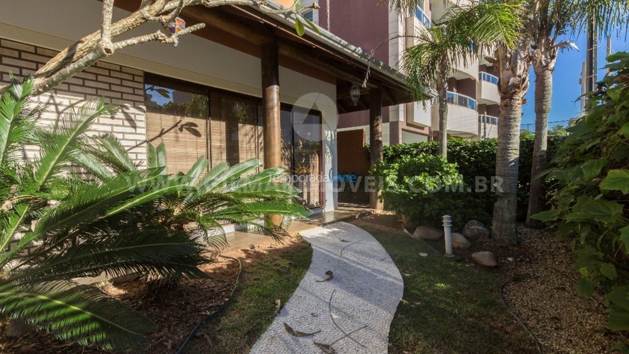Casa para alquiler de vacaciones em Bombinhas (Praia de Canto Grande Mar de Fora)