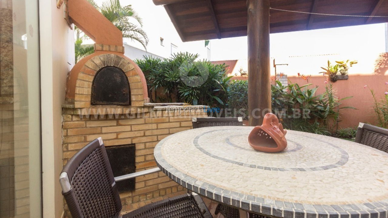 Casa para alquiler de vacaciones em Bombinhas (Praia de Canto Grande Mar de Fora)
