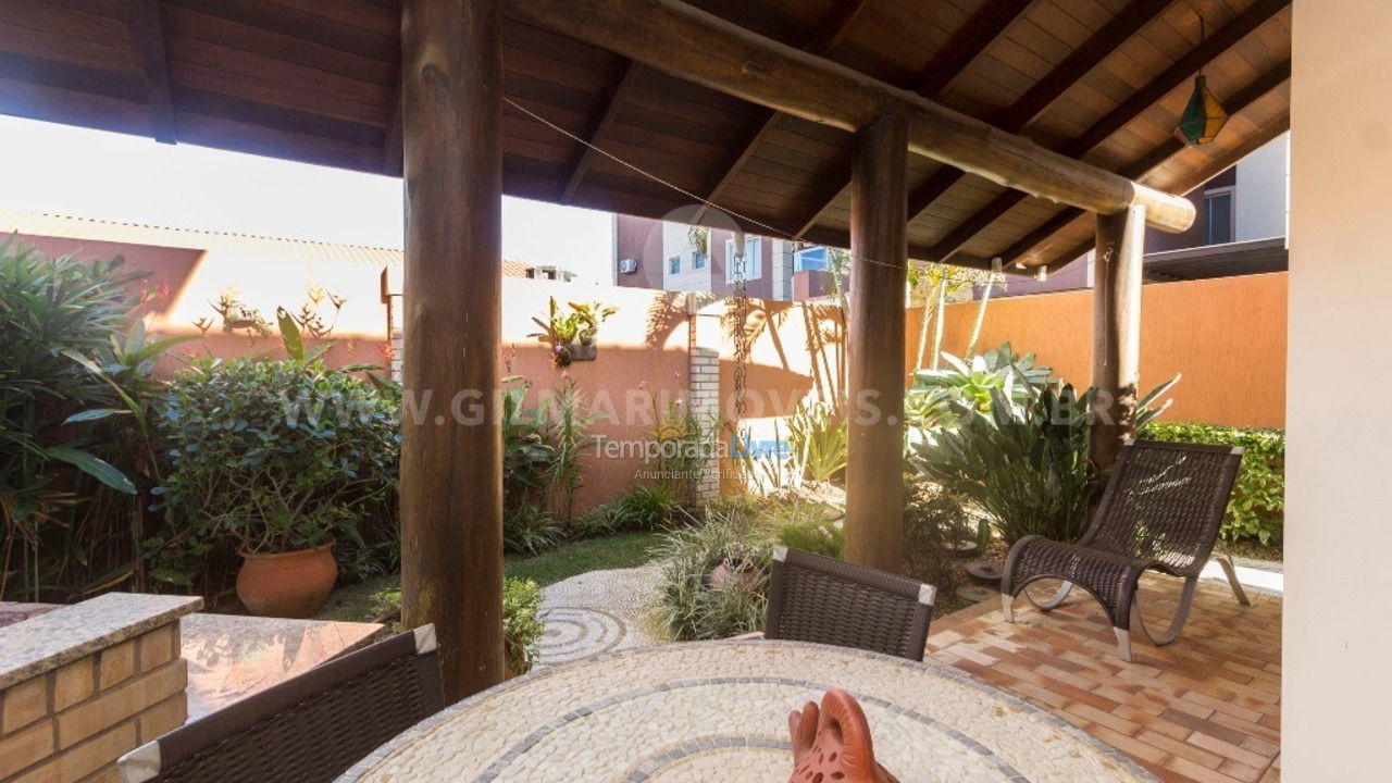 Casa para alquiler de vacaciones em Bombinhas (Praia de Canto Grande Mar de Fora)