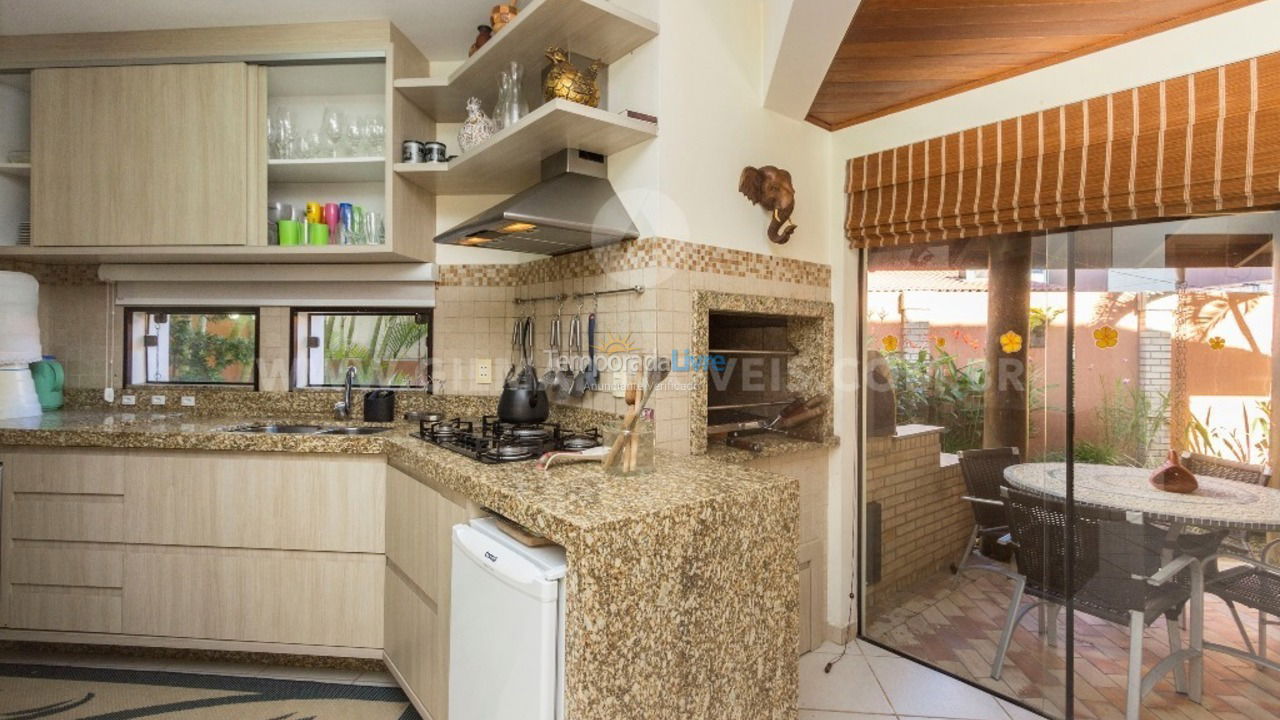 Casa para alquiler de vacaciones em Bombinhas (Praia de Canto Grande Mar de Fora)
