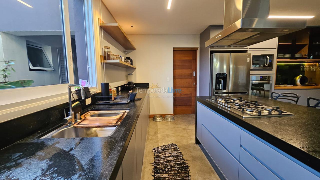Casa para alquiler de vacaciones em São Sebastião (Boiçucanga)