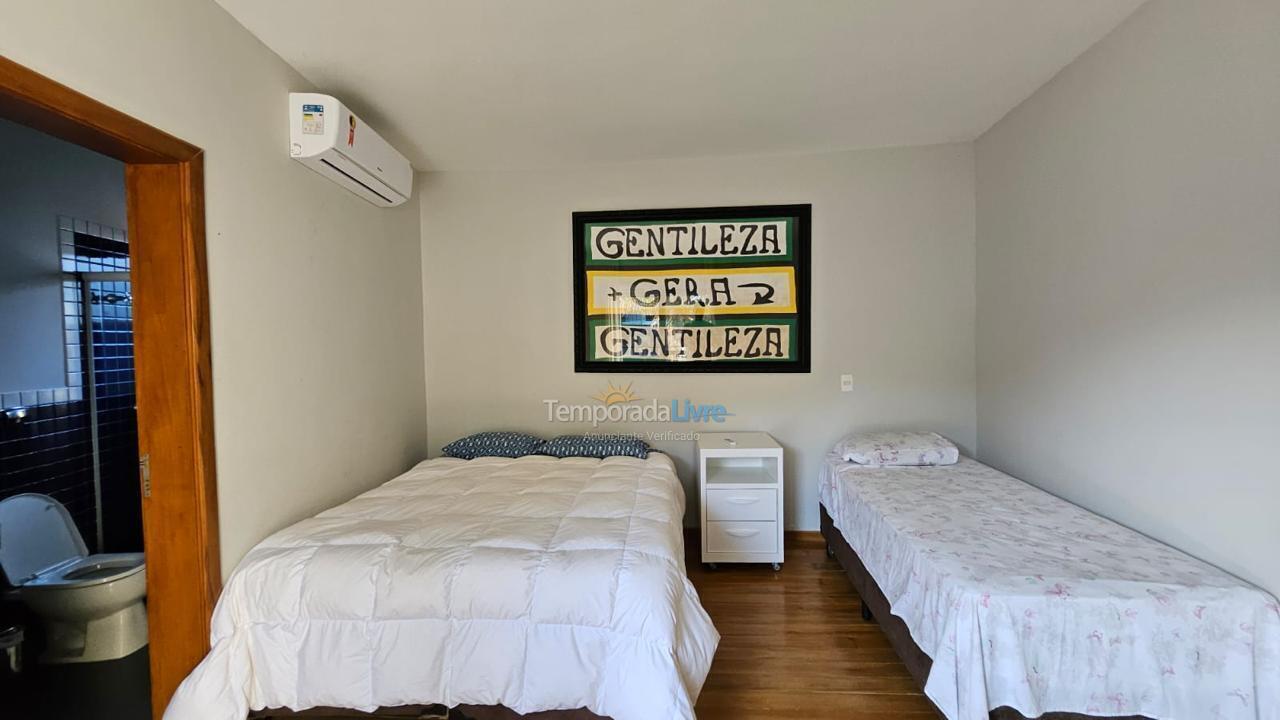Casa para alquiler de vacaciones em São Sebastião (Boiçucanga)