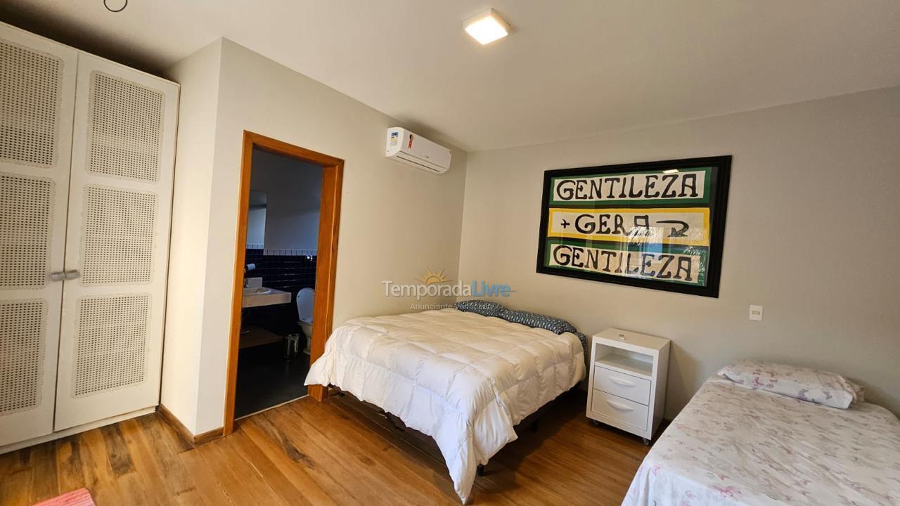 Casa para alquiler de vacaciones em São Sebastião (Boiçucanga)