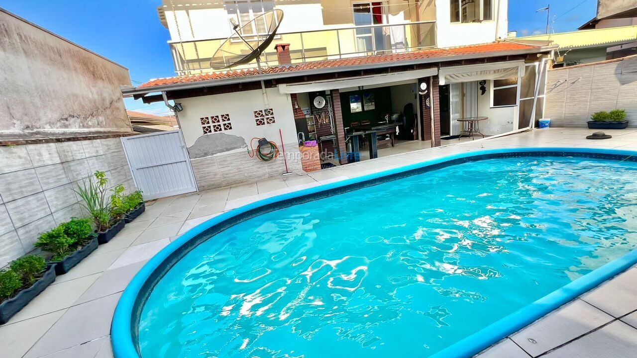 House for vacation rental in Camboriú (Centro)