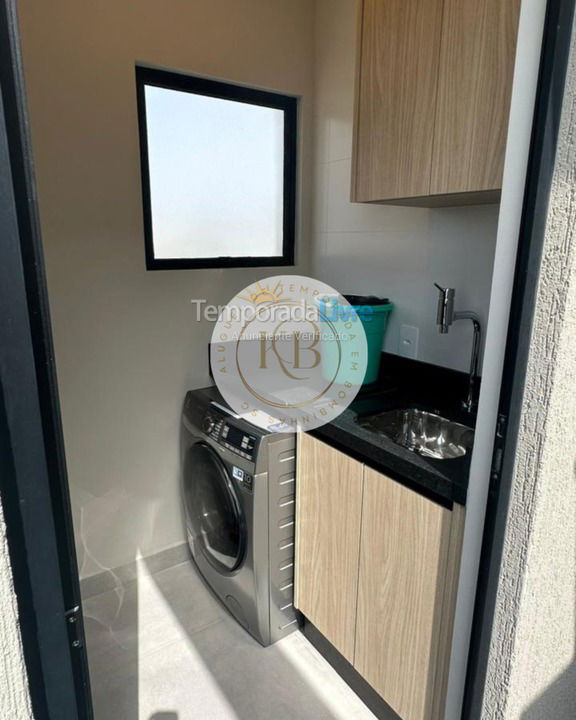 Apartamento para aluguel de temporada em Bombinhas (Canto Grande)