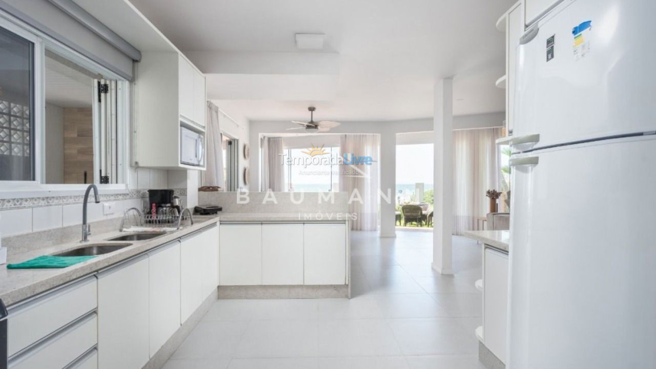 Apartamento para aluguel de temporada em Bombinhas (Praia de Bombas)