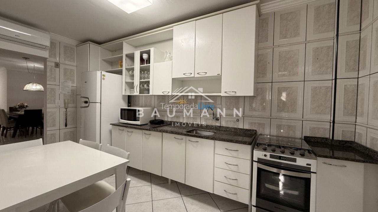 Apartamento para aluguel de temporada em Bombinhas (Praia de Bombas)