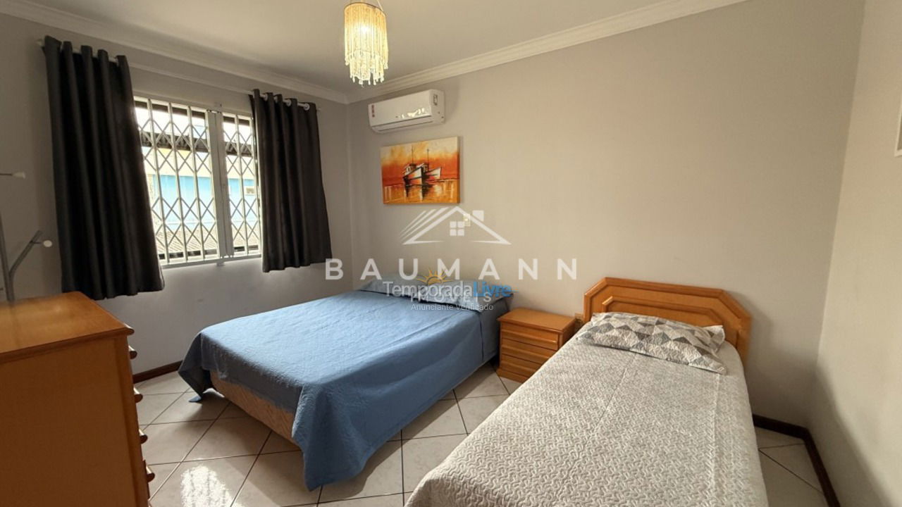 Apartamento para aluguel de temporada em Bombinhas (Praia de Bombas)