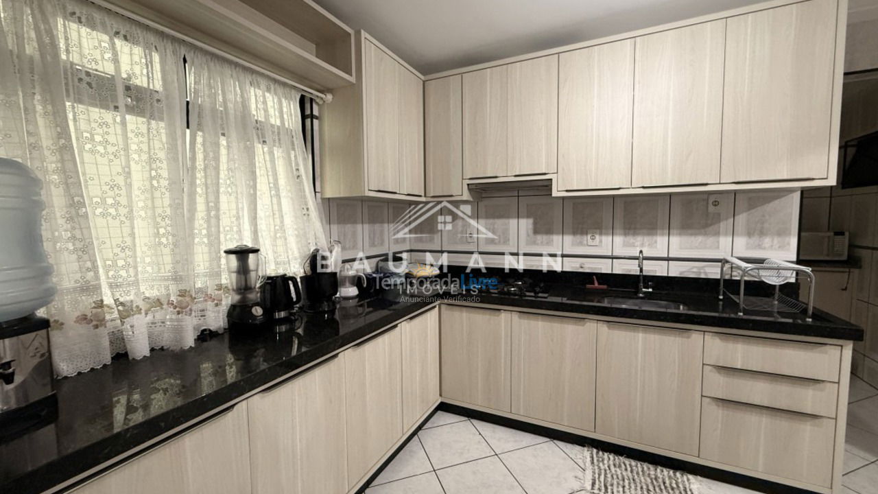 Apartamento para aluguel de temporada em Bombinhas (Praia de Bombas)