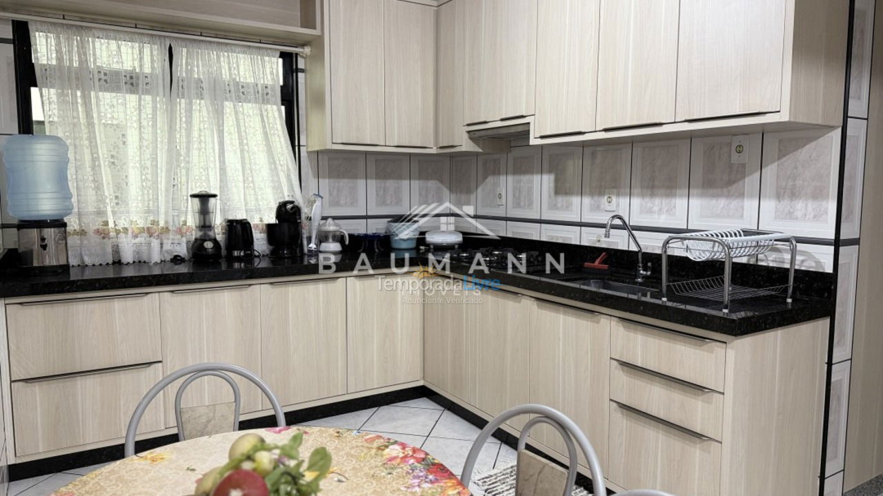 Apartamento para aluguel de temporada em Bombinhas (Praia de Bombas)