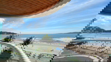 Apartamento frente al mar en el centro de Itapema para 6 personas
