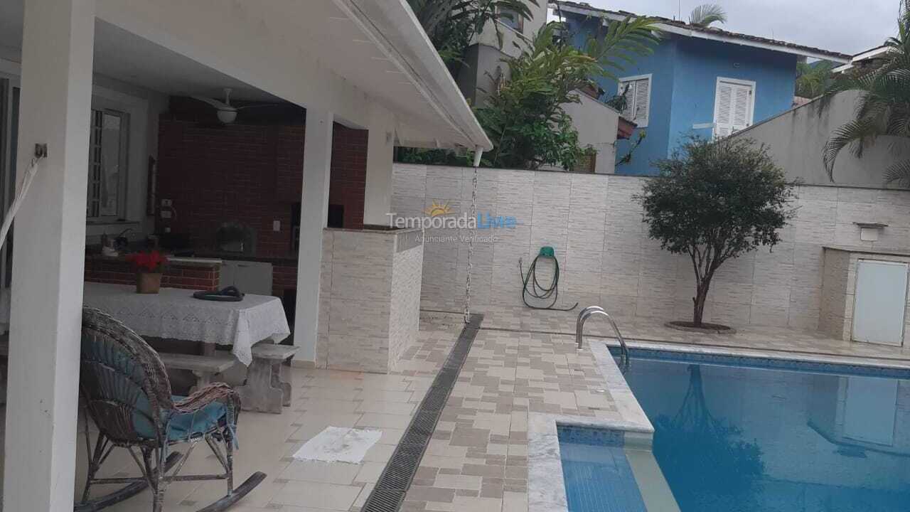 Casa para aluguel de temporada em São Sebastião (Praia da Baleia)