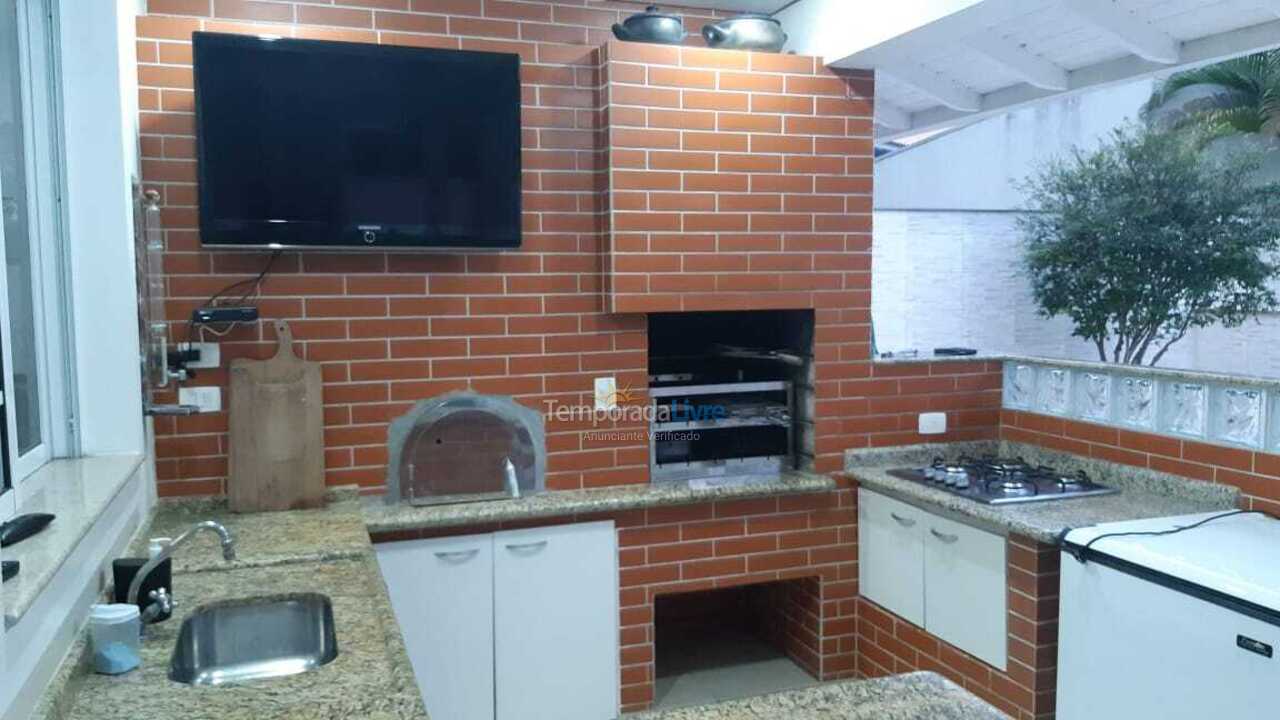 Casa para aluguel de temporada em São Sebastião (Praia da Baleia)