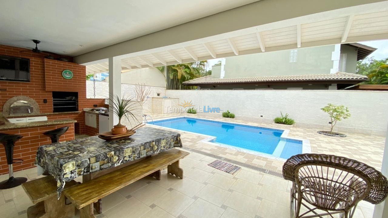 Casa para aluguel de temporada em São Sebastião (Praia da Baleia)