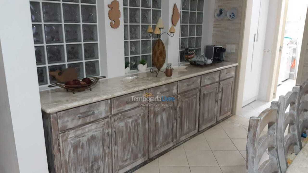 Casa para aluguel de temporada em São Sebastião (Praia da Baleia)