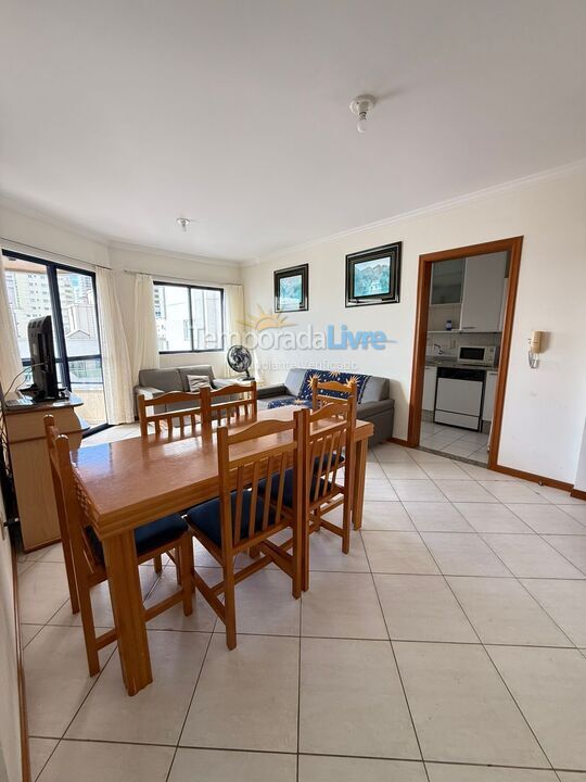 Apartamento para aluguel de temporada em Itapema (Meia Praia)