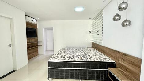 APARTAMENTO QUADRA MAR NO CORAÇÃO DE MEIA PRAIA