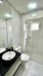 APARTAMENTO QUADRA MAR NO CORAÇÃO DE MEIA PRAIA