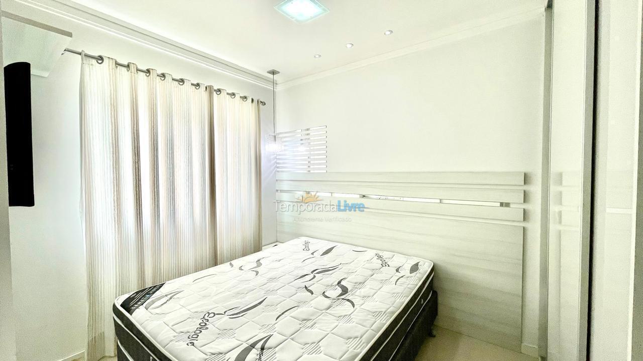 Apartamento para aluguel de temporada em Itapema (Meia Praia)