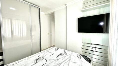 APARTAMENTO QUADRA MAR NO CORAÇÃO DE MEIA PRAIA