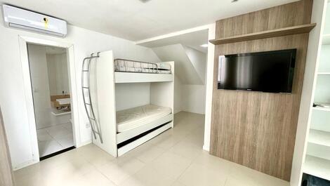APARTAMENTO QUADRA MAR NO CORAÇÃO DE MEIA PRAIA
