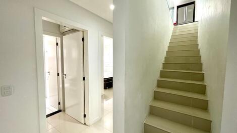 APARTAMENTO QUADRA MAR NO CORAÇÃO DE MEIA PRAIA