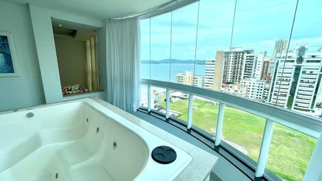 APARTAMENTO QUADRA MAR NO CORAÇÃO DE MEIA PRAIA