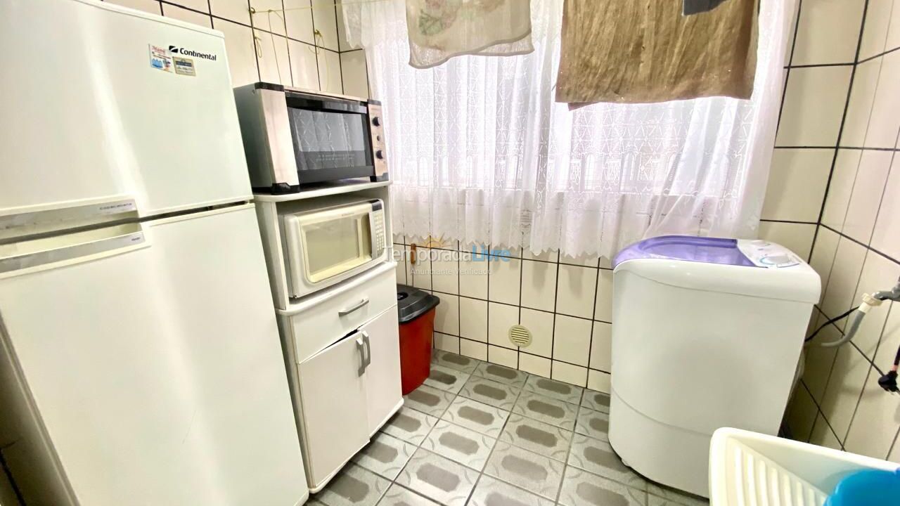 Apartamento para aluguel de temporada em Itapema (Meia Praia)
