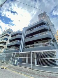APARTAMENTO VARANDA COM VISTA PARA O MAR