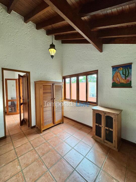 Casa para alquiler de vacaciones em São Sebastião (Praia da Baleia)
