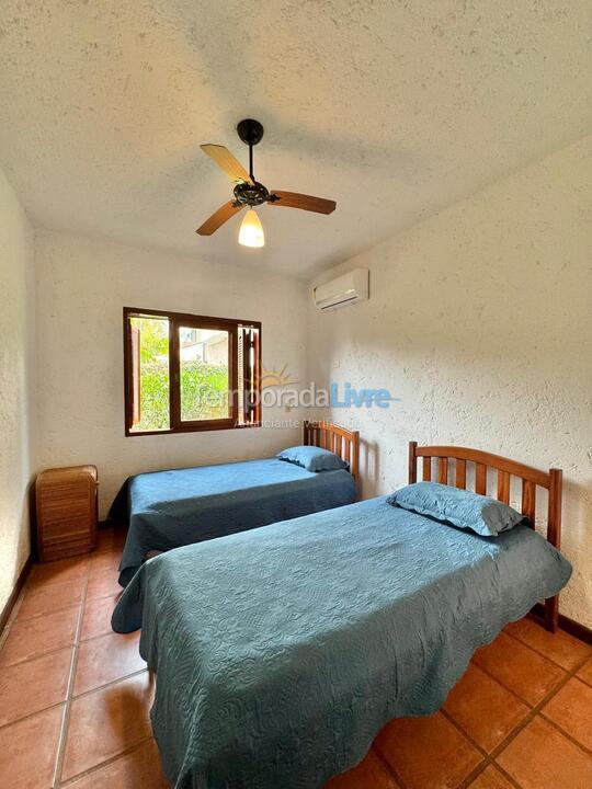 Casa para alquiler de vacaciones em São Sebastião (Praia da Baleia)