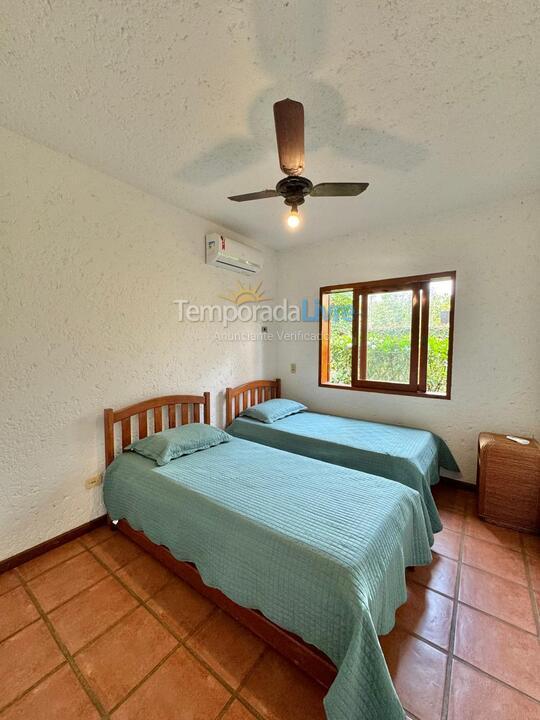Casa para alquiler de vacaciones em São Sebastião (Praia da Baleia)