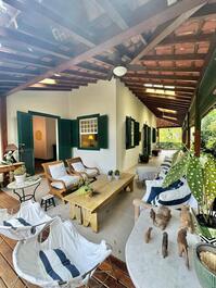 Casa de alto padrão na praia da Baleia CA0024