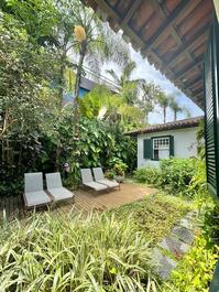 Casa de alto padrão na praia da Baleia CA0024